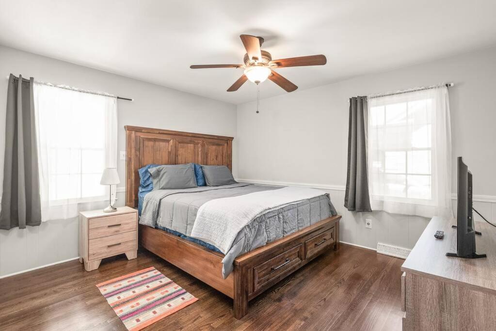 Spotless 4Br Near Clt Uptown, Fast Wi-Fi Apartment Charlotte Bagian luar foto
